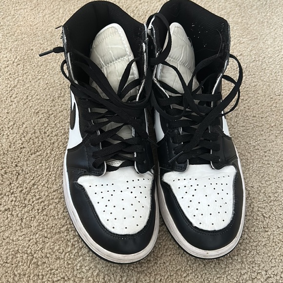 Black and white Jordan 1 - Picture 2 of 5